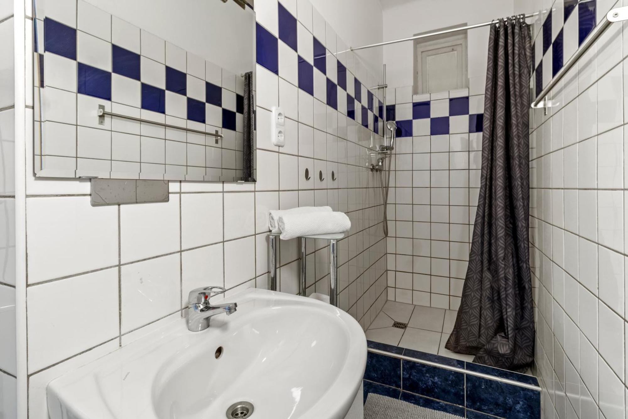 French Balcony - 45m² - Szeneviertel Apartment Wien